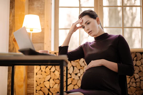 Tired pregnant businesswoman feeling exhaustion — Stock Photo, Image