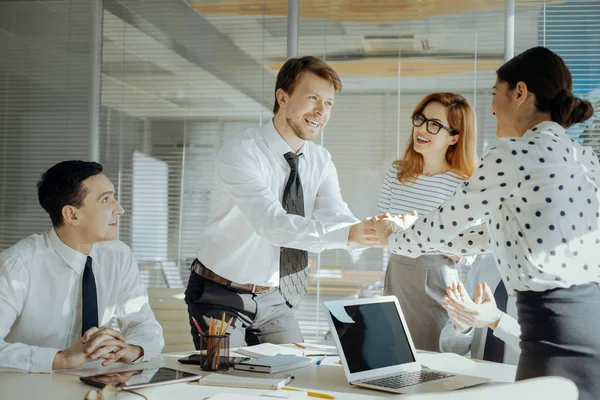 Agradable jefe sonriente estrechando la mano con su colega —  Fotos de Stock