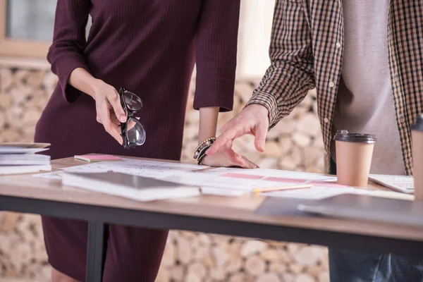 Närbild på en office-tabell — Stockfoto