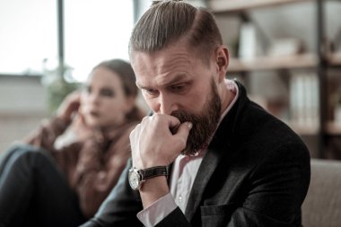 Olgun adam kızı ile yanlış anlama sonra çok kötü hissediyordum