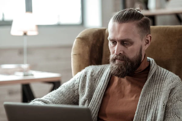 Sakallı psikolog sorun eğitim çok yoğun duygu