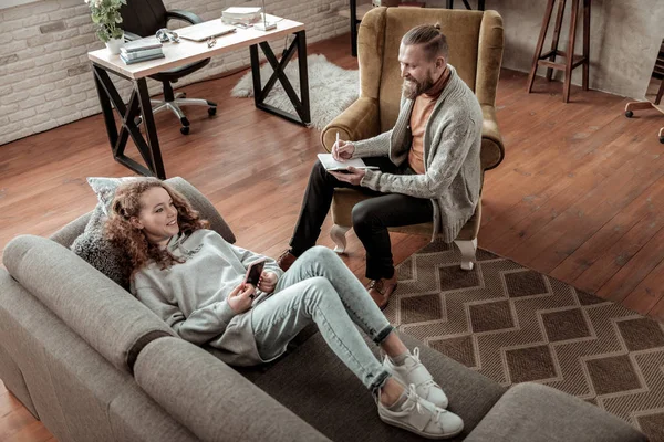 Top view of teenager lying on sofa and talking to psychologist — Stock Photo, Image