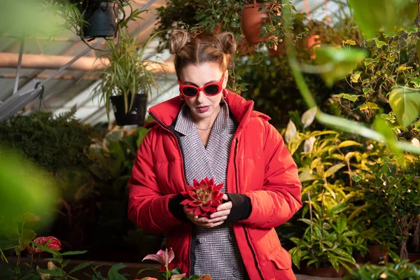 Beautiful pretty woman holding a beautiful red flower — Stock Photo, Image