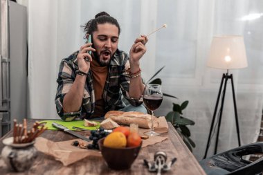 Lezzetli bir aperatif olması memnun iyi adam