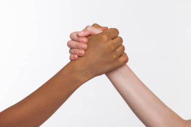 Her diğer yumruk kapma güreş oynayan çocuklar elleri