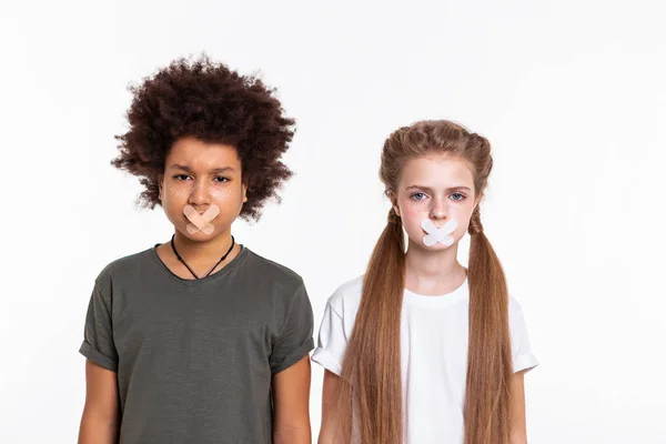 Emotionless speechless kids expressing problem of free speech — Stock Photo, Image