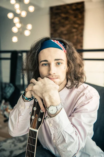 Attractive young musician wearing light shirt and colorful bandana — Stock Photo, Image