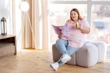 Modern güzellik trendleri takip Nice hoş kadın