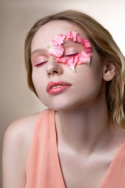 Blonde-haired model wearing pink dress having pink eyeshades — Stock Photo, Image