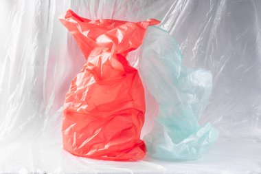 Şeffaf buruşuk çöp torbaları okyanuslar aşırı yükleme ve kirletici gezegen