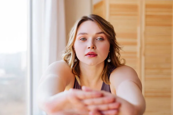 Rostro de una bonita joven durante el entrenamiento — Foto de Stock