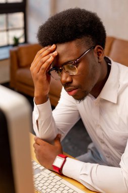 Nice yorgun adam işten dinlenmek ihtiyacı