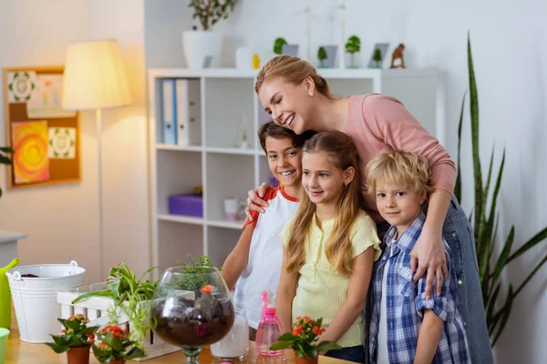 Teacher feeling happy having such smart and cute pupils — Stock Photo, Image