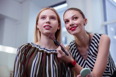 Güzel bir güzel içerik kadın düşük açı