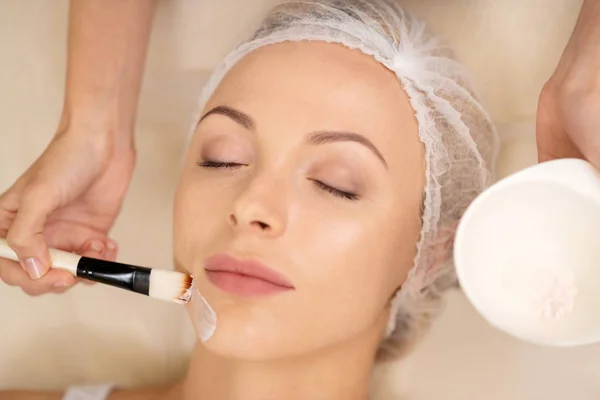 Top view of businesswoman feeling relieved visiting cosmetologist — Stock Photo, Image