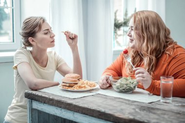 Kind kızlar hayatta değişiklikler hakkında düşünme