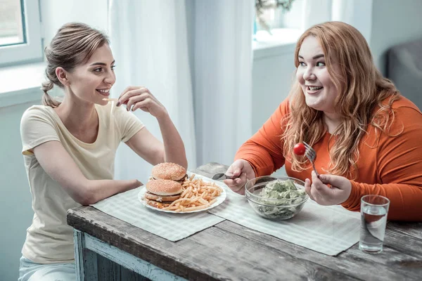 Positive delighted girls talking about summer vacation — Stock Photo, Image