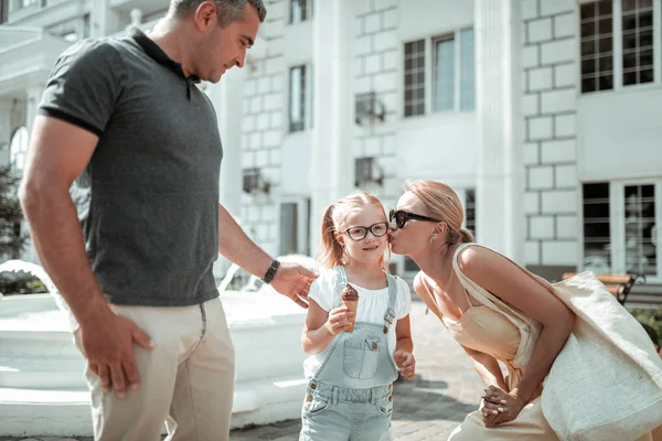 Little girl walking with her mother and father. — Stock Photo, Image