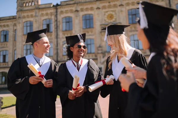 Group of young people obtaining the Masters degree. — Stock Photo, Image