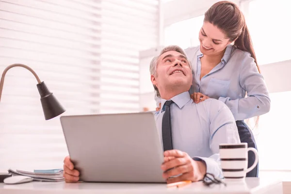Two collegues flirting while working in the office — Stock Photo, Image