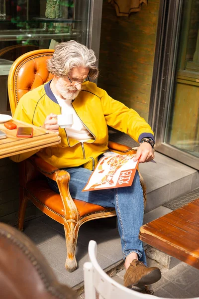 Man drinking his coffee in the street cafe. — Stock Photo, Image