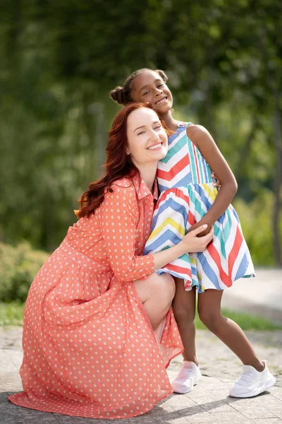 Beaming dark-skinned daughter hugging her loving mom — Stock Photo, Image