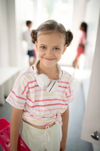 Cheerful dark-eyed girl feeling good before PE class — Stock Photo, Image