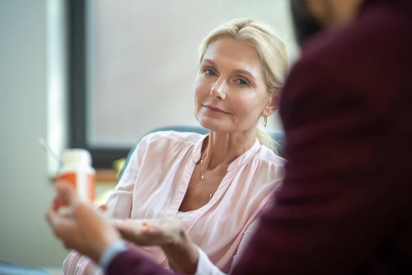 Woman suffering from anxiety sitting near psychologist — Stock Photo, Image