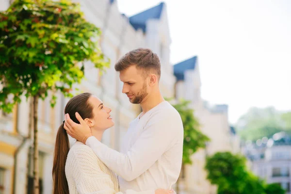 Man touched his hands to head of the woman opposite — Stock Photo, Image