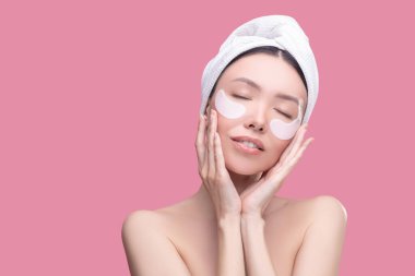 Kadınlar kozmetik ameliyatları yaparken zevk alıyorlar.