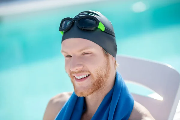 Closeup of joyful face man in swimming cap and goggles — Stock Photo, Image