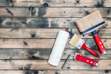 Profesyonel ev ressam iş araçları üstten görünüm antika ahşap masa