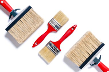 Profesyonel ev ressam, beyaz arka plan üzerinde fotoğrafı için çalışma fırçaların üstten görünüm