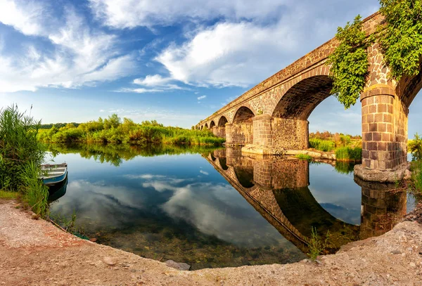 Beautiful Landscape Cedrino River Old Fishing Boat View Old Bridge — Stock Photo, Image