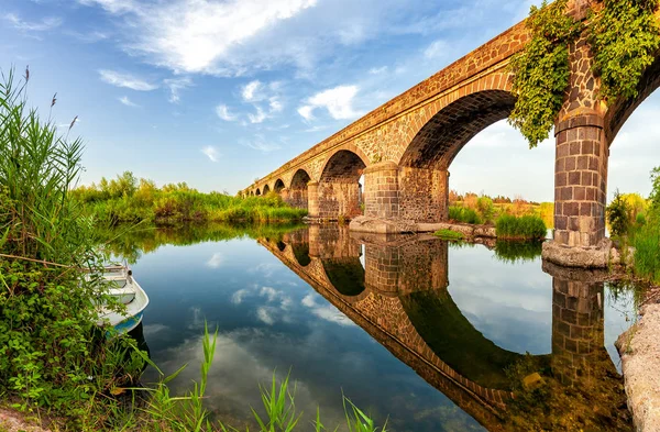 Beautiful Landscape Cedrino River Old Fishing Boat View Old Bridge — Stock Photo, Image