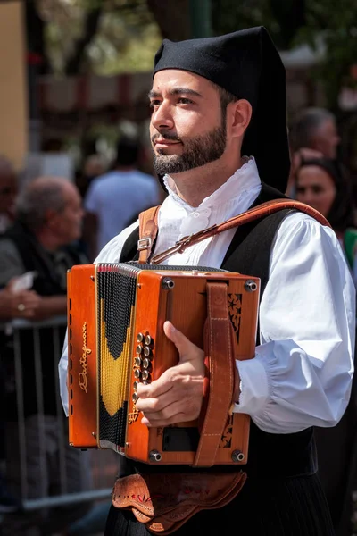 Nuoro Cerdeña Italia Agosto 2018 Músicos Con Acordeón Desfile Trajes — Foto de Stock