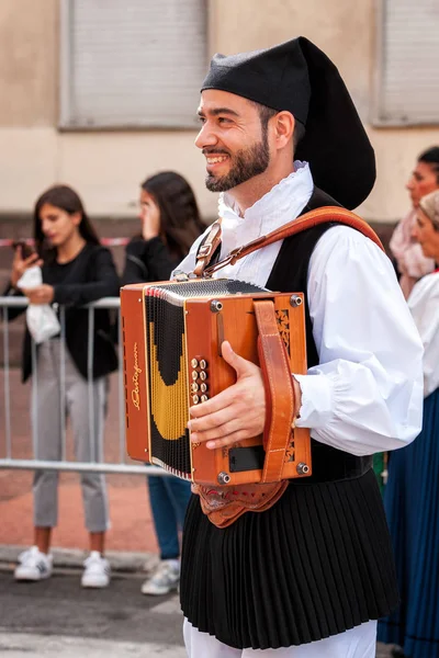 Nuoro Cerdeña Italia Agosto 2018 Músicos Con Acordeón Desfile Trajes — Foto de Stock