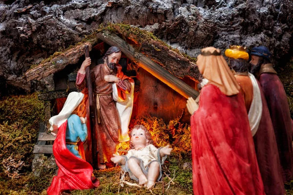 Nahaufnahme Der Weihnachtskrippe Hütte Mit Jesuskind Der Krippe Mit Maria — Stockfoto