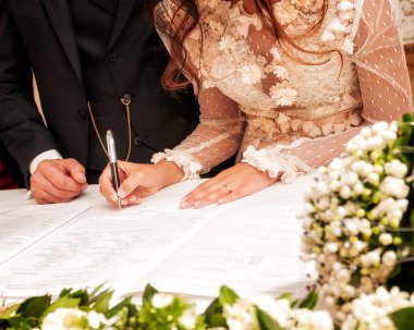 Ayrıntı evlilik yasası işaretleri bir gelin el