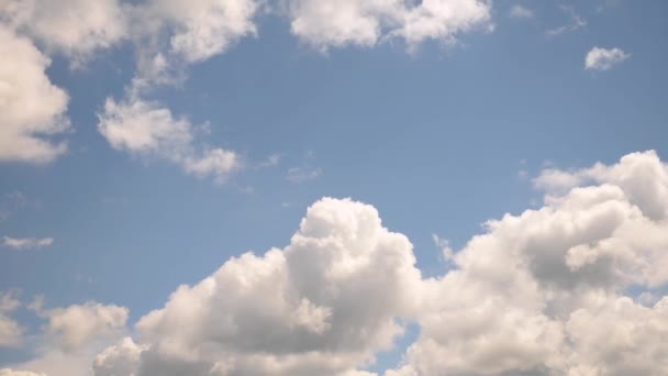 Vista General Hermoso Cielo Azul Primavera Con Nubes Que Mueven — Vídeos de Stock