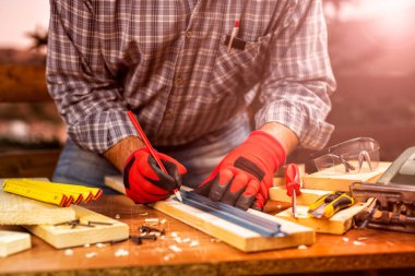 Ahşap tahtaların ustası. Marangozluk.