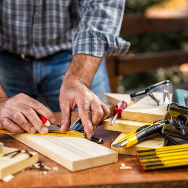 Ahşap tahtaların ustası. Marangozluk.