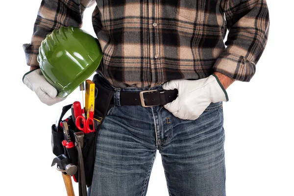 Håndverker på treplanker. Snekkerarbeid . – stockfoto