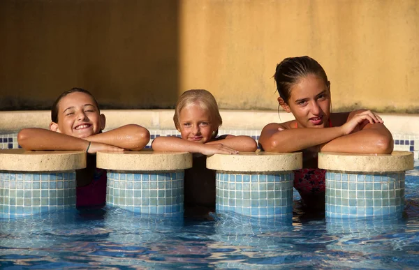 Fille Heureuse Dans Piscine — Photo