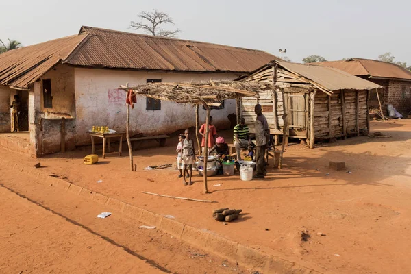 阿克拉 2017年1月02日 非洲加纳家庭在加纳阿克拉附近的一个小村庄 — 图库照片