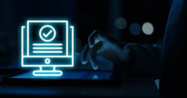 Microsoft Güvenlik ve Uyum Merkezi güvenlik, uyum ve veri korumasını yönetmek için merkezileştirilmiş araçlar