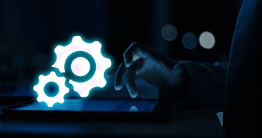 Microsoft 365 Yönetim Merkezi kullanıcıları, ayarları ve hizmetleri tek bir portaldan yönetiyor