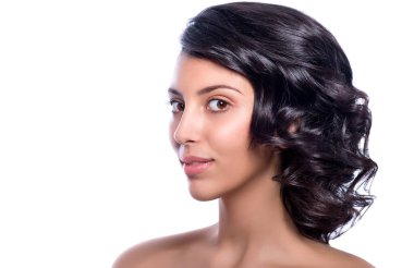 Mükemmel taze derisi olan genç ve güzel bir manken. Gençlik ve Deri Bakımı Konsepti. Spa ve Sağlık. Makyaj ve Saç.