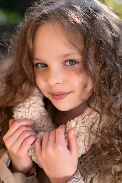 Portrait Little Cute Smiling Girl Long Curly Hair Stylish Retro — Stock Photo, Image