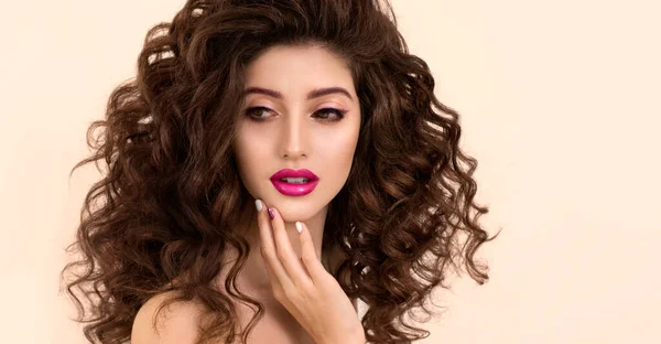 Ritratto Bella Moda Modello Con Trucco Occhio Luminoso Capelli Lunghi — Foto Stock